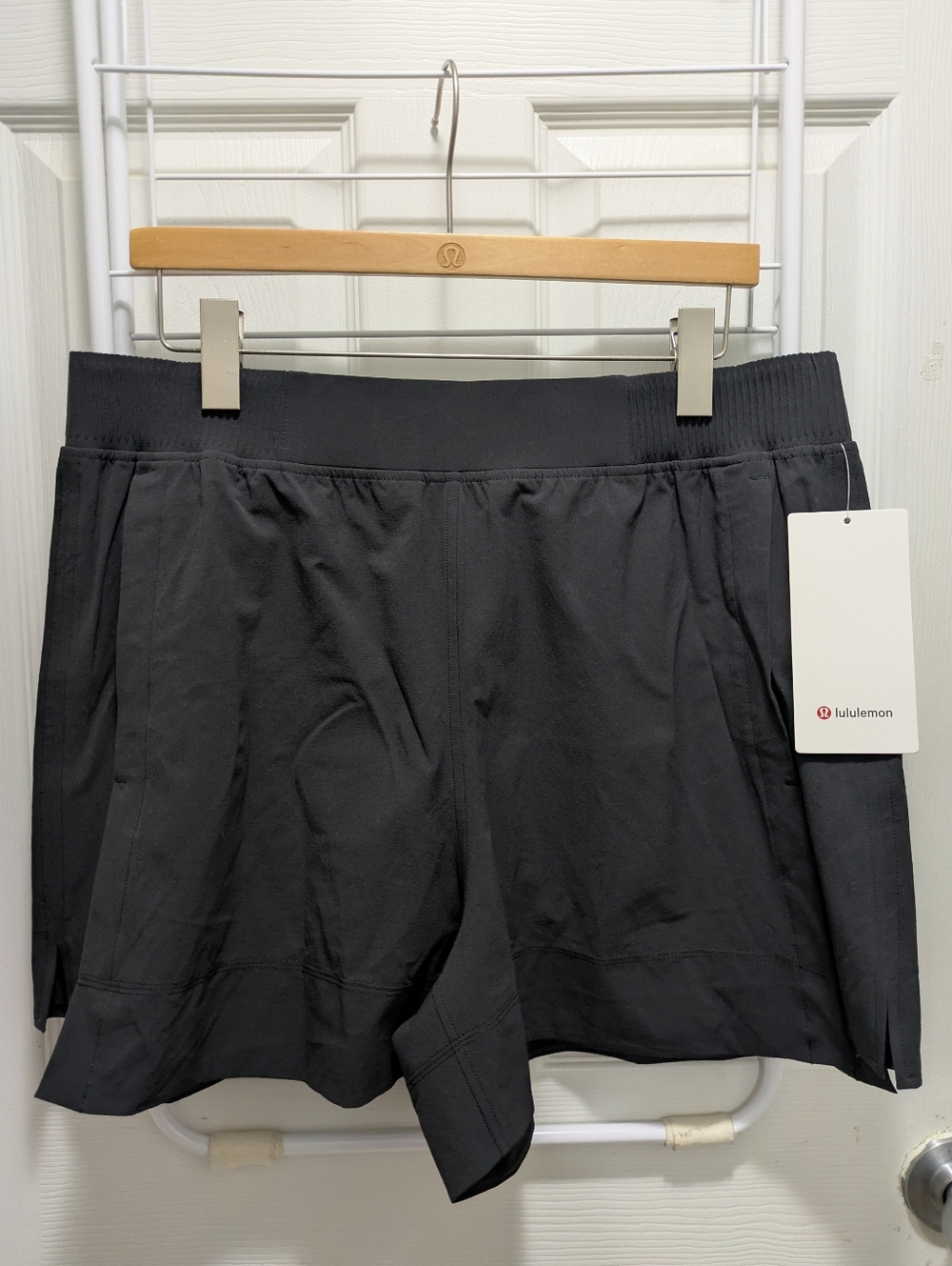 NWT Lululemon Stretch Woven Relaxed-Fit High-Rise Short 4"